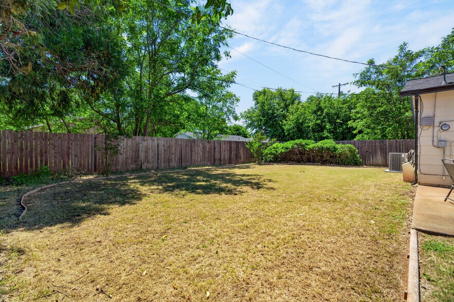Building Photo - 2315 Galaxy Way