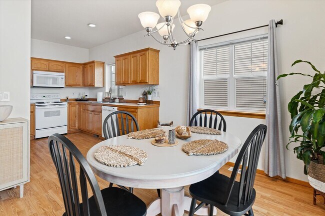 Building Photo - Beautiful 3 bedroom 2.5 bathroom Lake Stevens home!