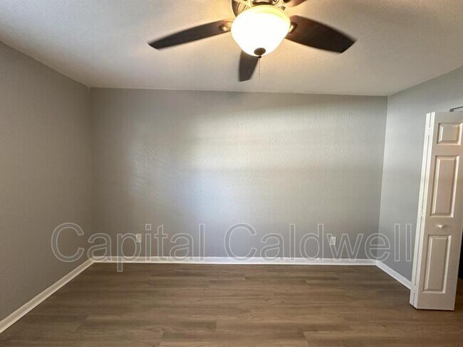 Building Photo - 5440 S MacDill Ave