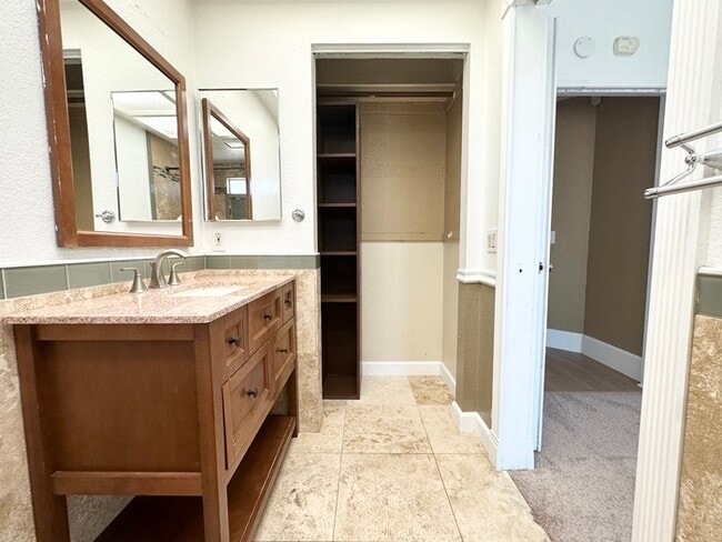 Building Photo - Beautifully Updated Home in Citrus Heights!