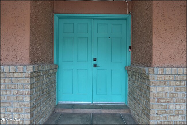 Building Photo - 6412 Via Aventura Dr