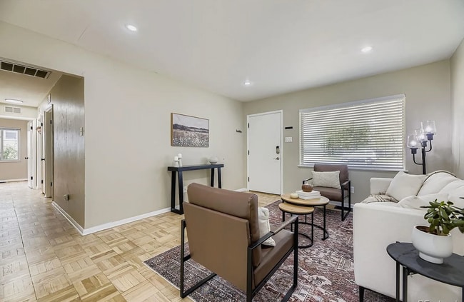 Building Photo - 3040 S Forest St