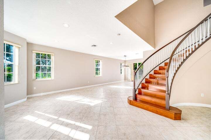 Building Photo - 2324 Simonson Dr