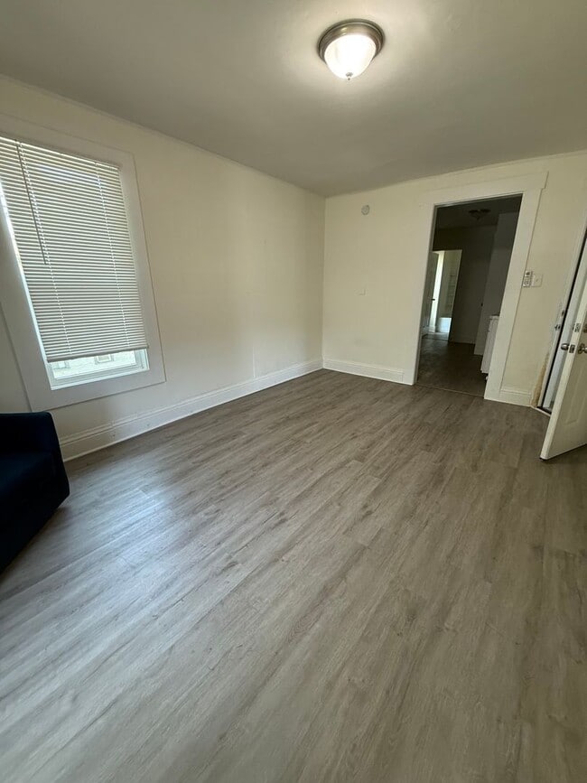 Building Photo - Beautiful 1 bedroom apartment in the desir...