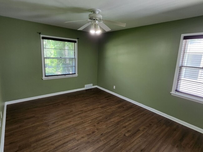 Building Photo - 3 bedroom Tosa ranch