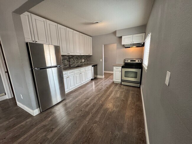 Building Photo - 2643 32nd St