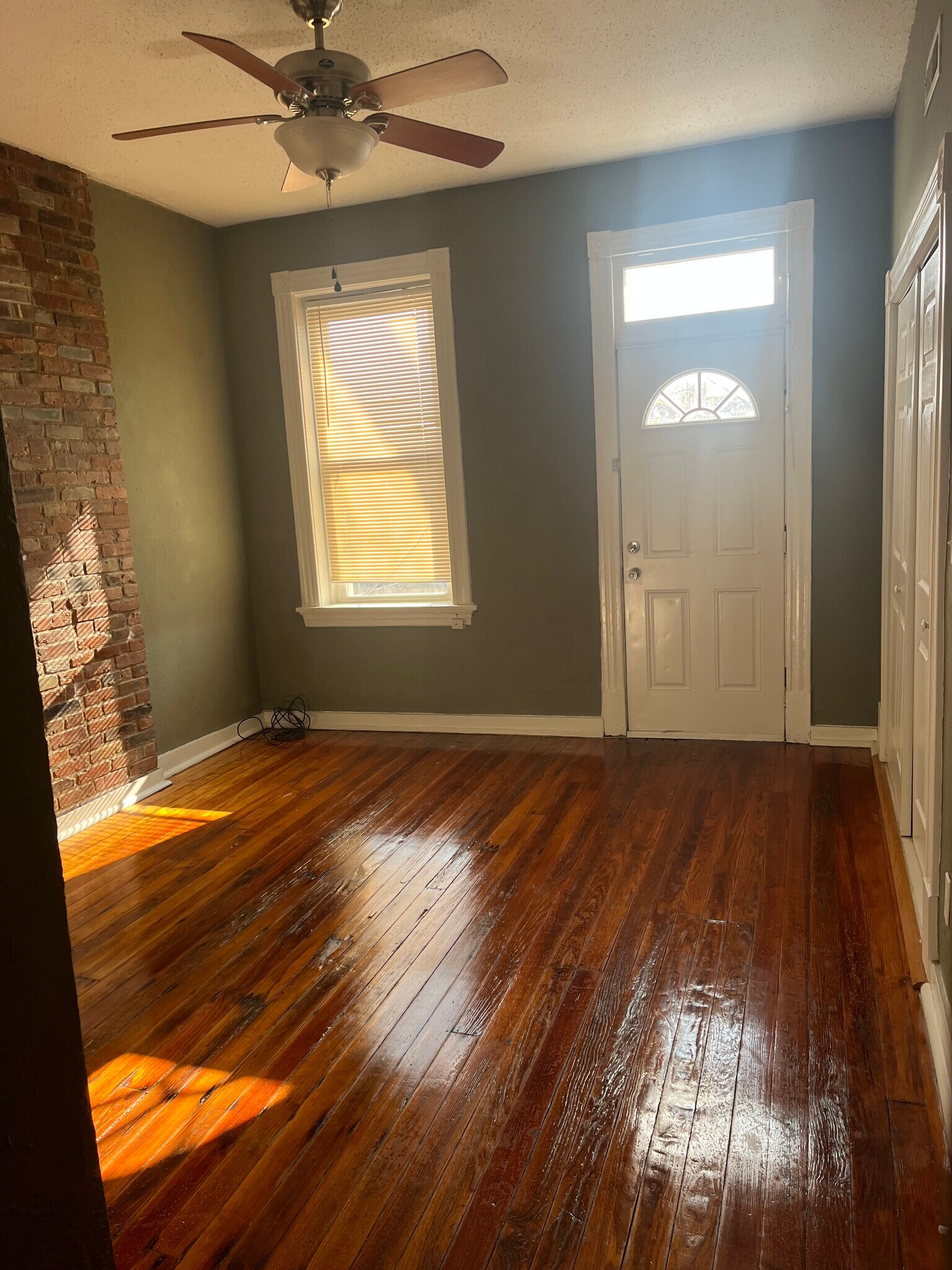 Master Bed - door leads to private balcony - 2730 Ann Ave