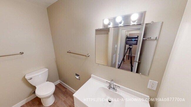 Building Photo - 406 E Park St