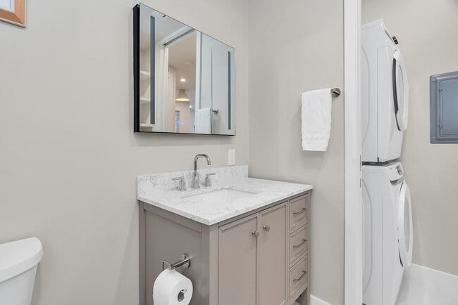 Building Photo - 15 Ocean Breeze