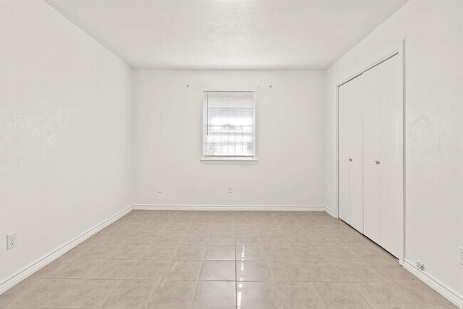 Building Photo - 1007 Arkansas Ave