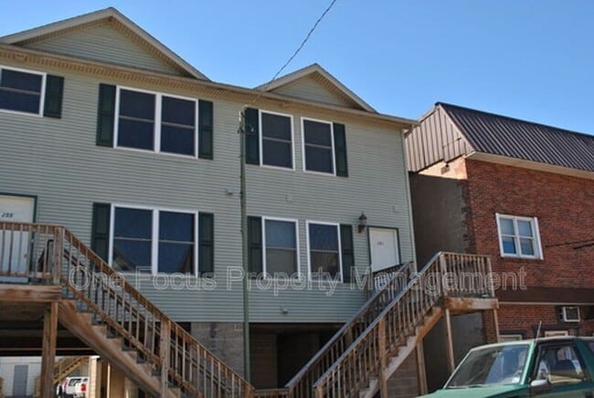 Building Photo - 253 Main St