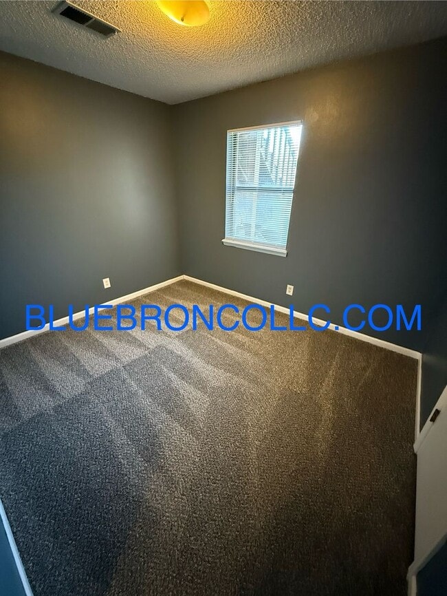 Building Photo - Great unit for a great price. won't last long!