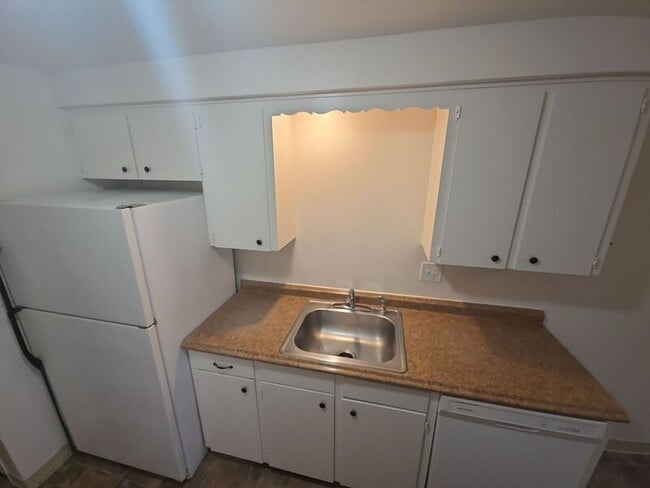 Building Photo - 3782 Iberis St NE