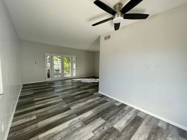 Building Photo - AVAILABLE NOW!!! Charming 1 Bed / 1 Bath apartment in PALM SPRINGS!