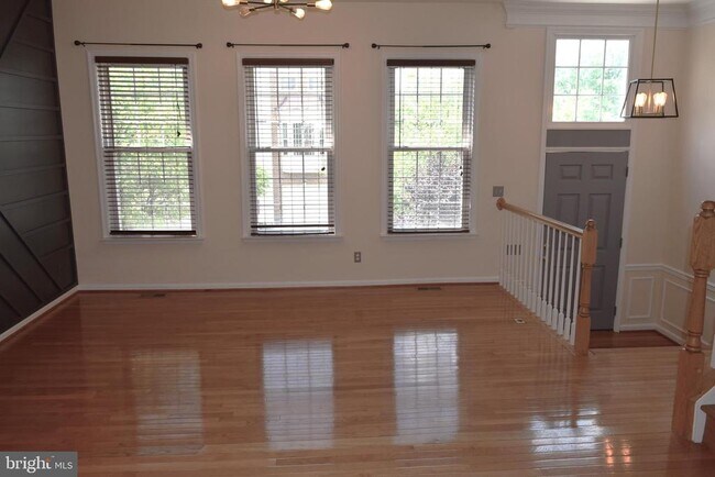 Building Photo - 43768 Virginia Manor Terrace