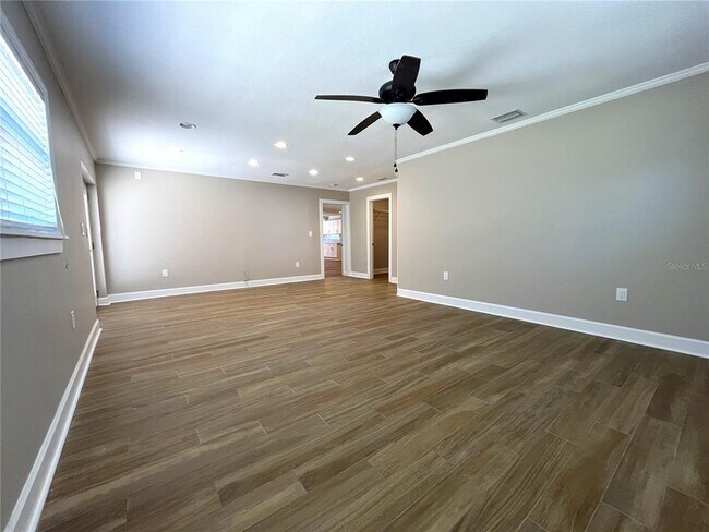 Building Photo - 3807 Belle Vista Dr E