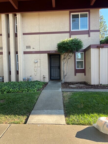 Building Photo - 1520 Parkwood Pl