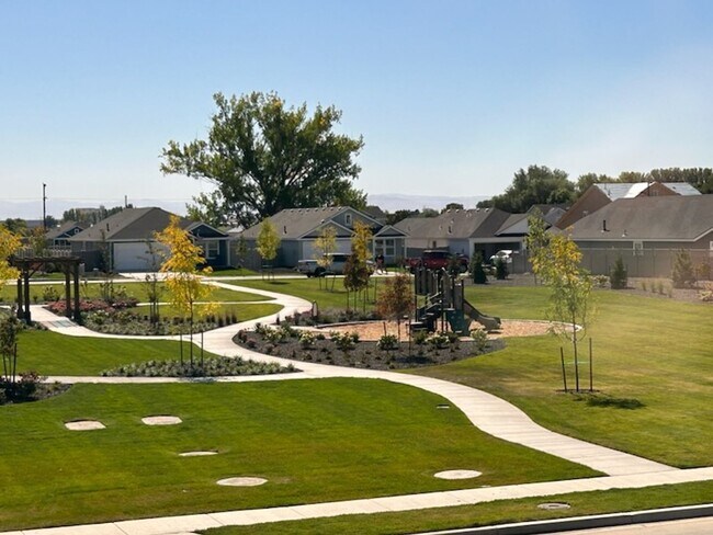 Building Photo - Beautiful 4 bed 2 Bath Home in Nampa