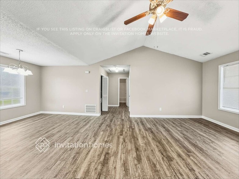 Building Photo - 443 Linda Ln