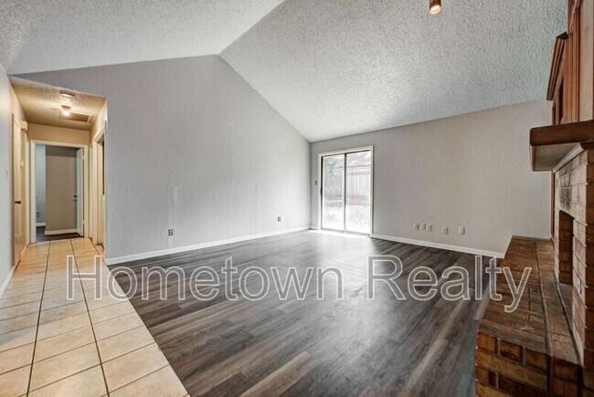 Building Photo - 1713 Hillcrest Dr