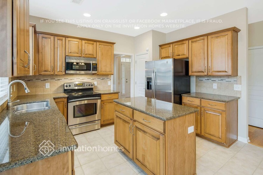 Building Photo - 6204 Woodland Commons Dr