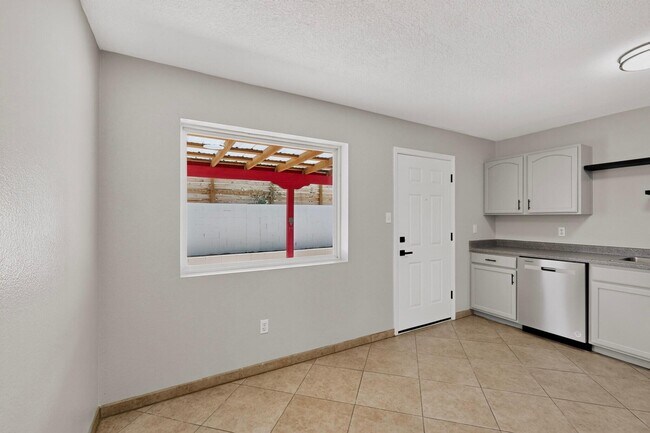 Building Photo - 5748 Pinon Flats Rd NW