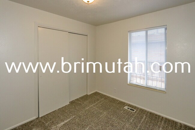 Building Photo - 3669 S 2245 E