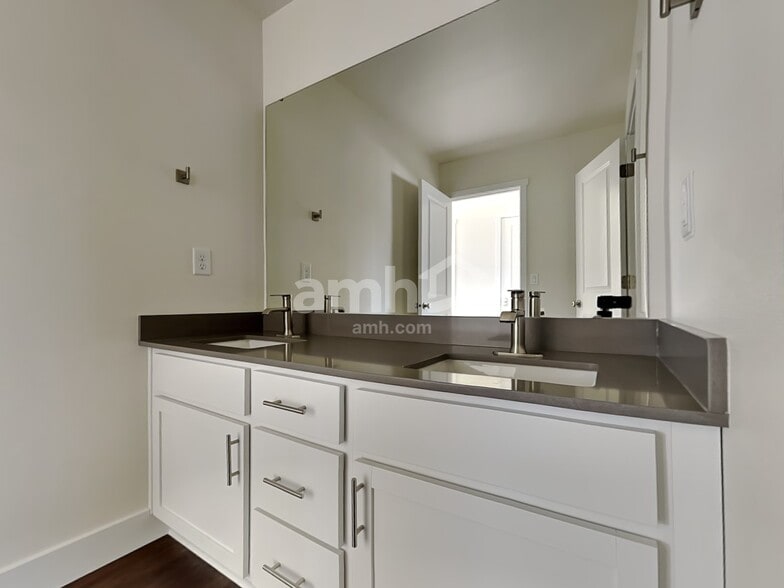 Building Photo - 17621 26th Ave Ct E