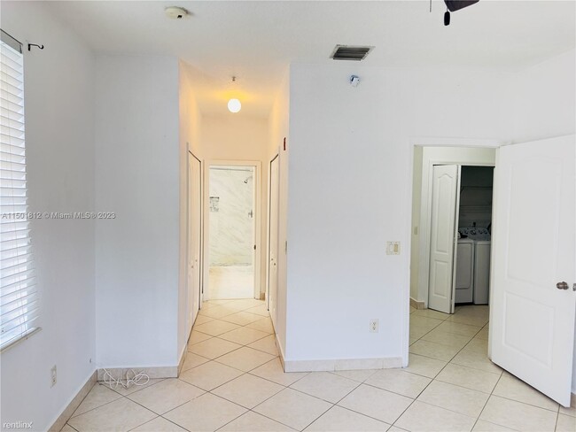 Building Photo - 3 br, 2 bath Condo - 4311 SW 160th Ave Apt...