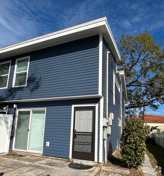 Building Photo - Two story 2 bed 1.5 bath home with brand n...