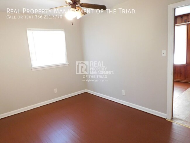 Building Photo - Move in Special! - Cozy 1 Bedroom/1 Bath i...