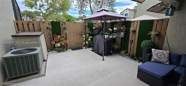 Building Photo - 15370 SW 104th Terrace