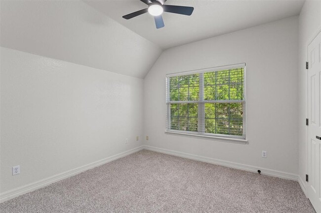 Building Photo - 312 Country Club Dr