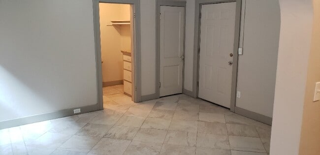 Building Photo - 631 N Topeka St