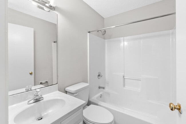 Building Photo - 230 Donalynn Dr
