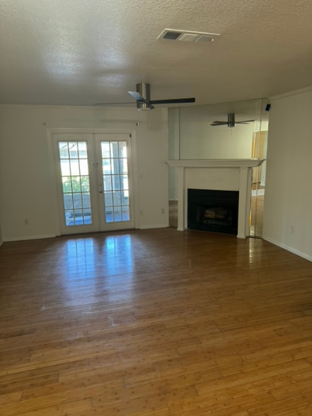 Building Photo - 3801 Crown Point Rd