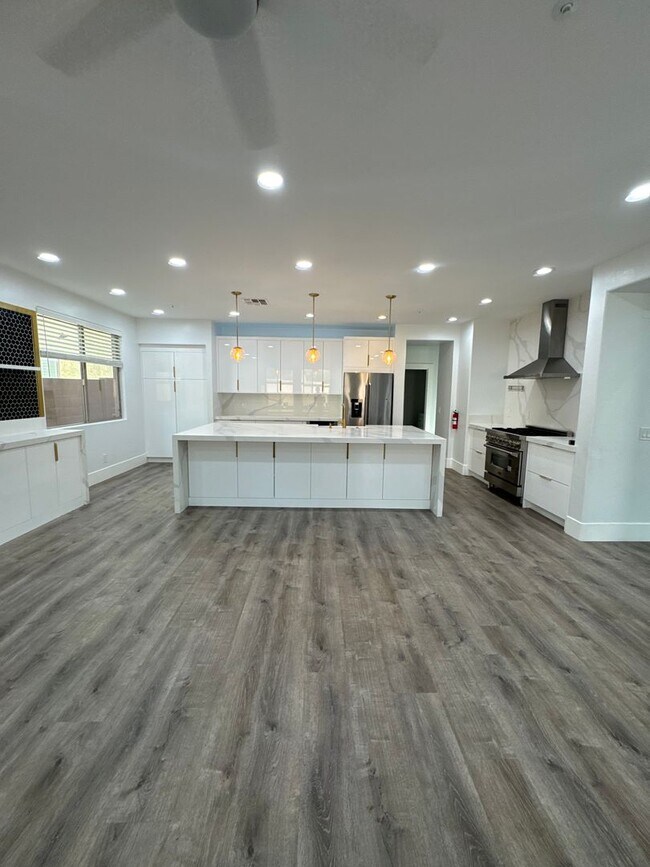 Building Photo - 29855 N 71st Dr