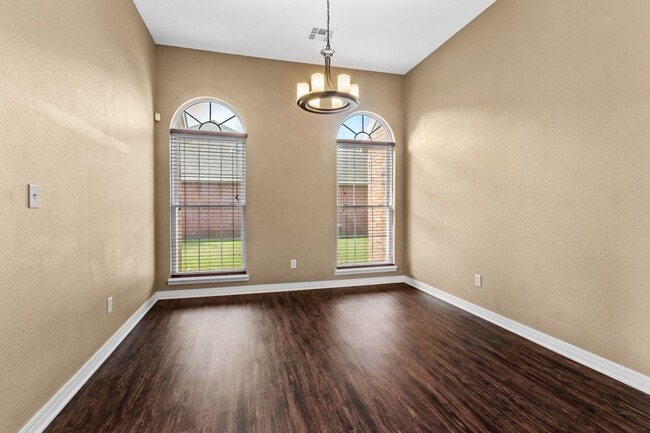 Building Photo - Bright & Beautiful 4 Bedroom Home with Fenced Yard and Modern Upgrades!