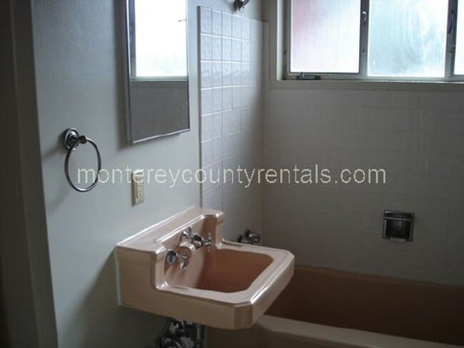 Building Photo - Enjoy this great home with dramatic bay views