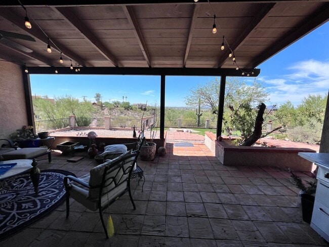 Building Photo - Catalina Foothills- 3 bedroom/ 3 bathroom ...