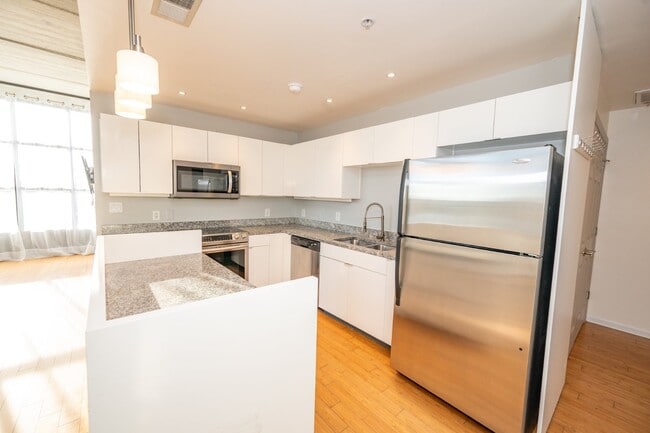 Building Photo - 1 Cool Blow St