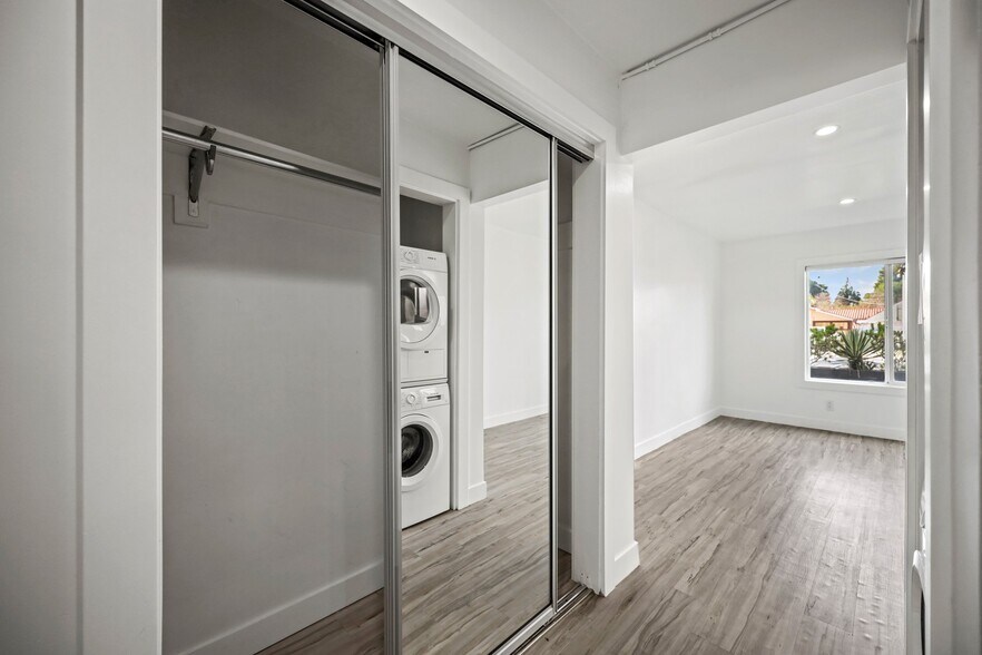 Building Photo - 1101 N Flower St