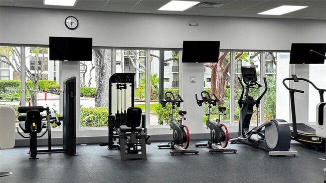 Building Photo - 17021 N Bay Rd