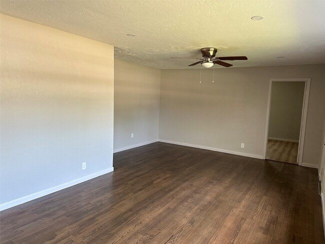 Building Photo - 2502 Kingsdale Dr