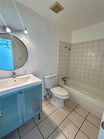 Building Photo - 206 W King St