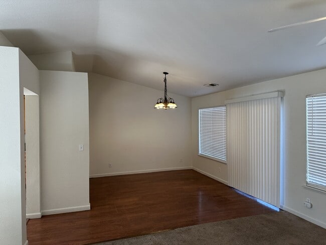 Building Photo - 742 Cherry Hills Ct