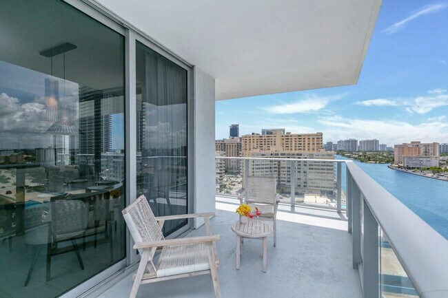 Building Photo - 4010 S Ocean Dr