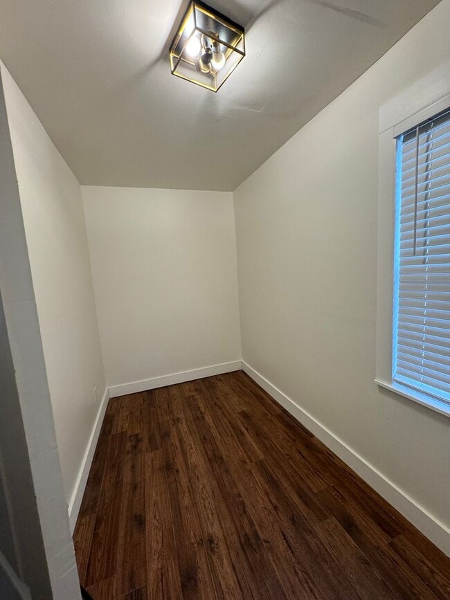 Building Photo - Discover Your Dream Home in Historic Brewers Hill!