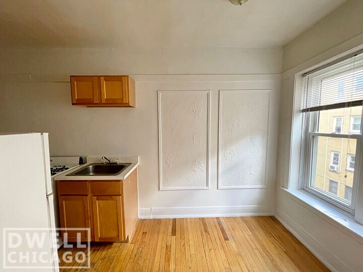 Building Photo - 6538 N Lakewood Ave
