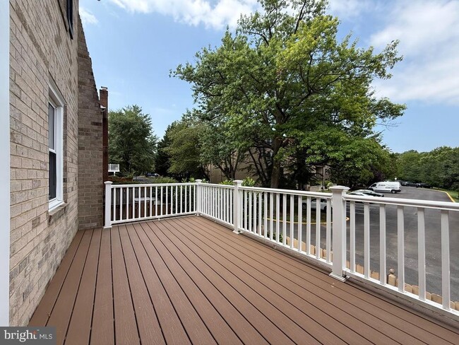 Building Photo - 10240 Arizona Cir